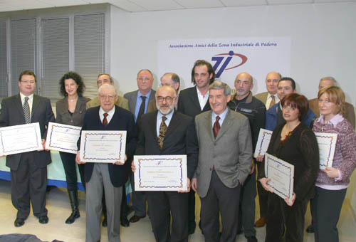 Foto di gruppo dei premiati e segnalati