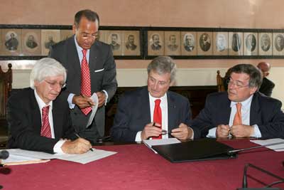Da sinistra: il presidente Cnr Fabio Pistella, il presidente Zip Angelo Boschetti e il sindaco Flavio Zanonato; in piedi il notaio Nicola Cassano