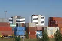 Container con la sede dell'Interporto e del Consorzio Zip sullo sfondo