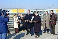 Taglio del nastro per l'inaugurazione del viadotto di via Messico